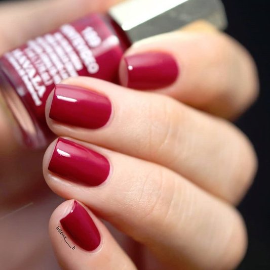 MavalaUK's tweet photo. Sometimes a timeless classic is all you need to brighten up your digits. This beautiful deep red/purple will work with any outfit this season. 

#Mavala #Nails #Beauty #RedNails #NovemberNails https://t.co/seDraNcIdX