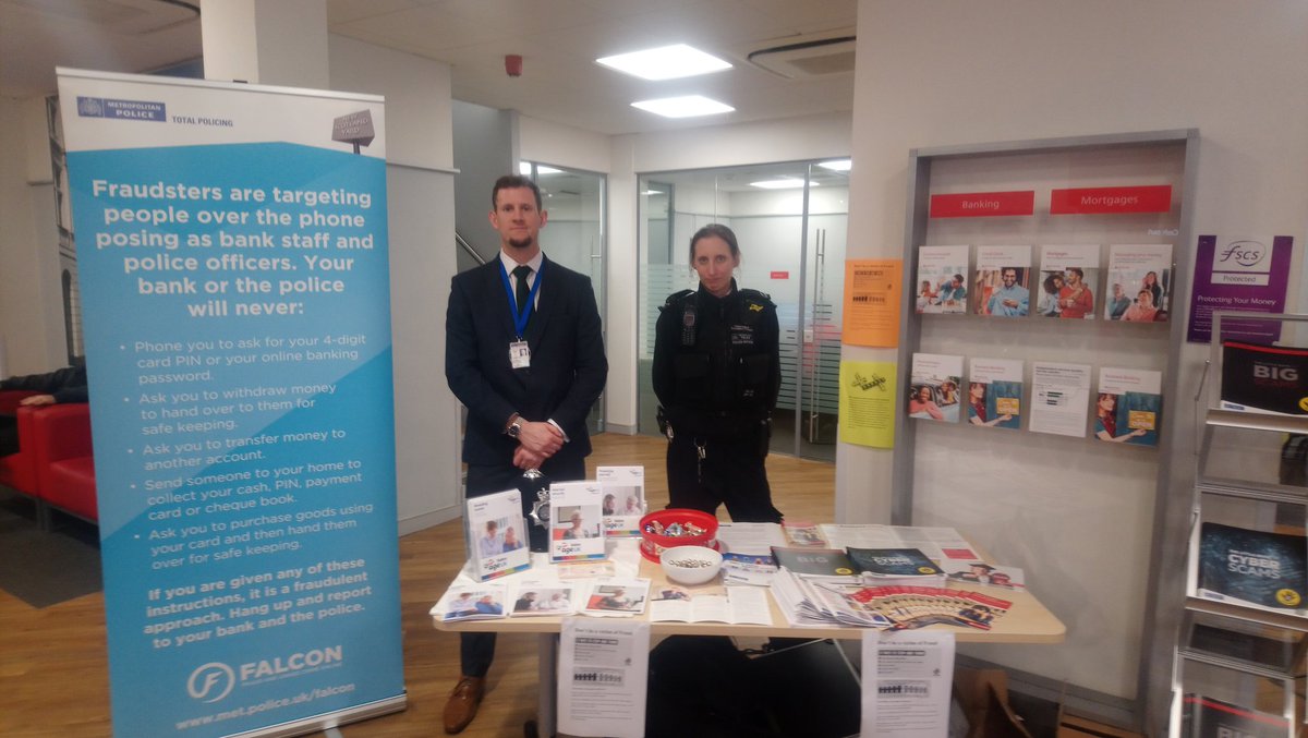 MPSSuttonTnCSgt's tweet photo. Thank you to @santanderuk &amp; Operation Falcon. A productive day delivering fraud prevention &amp; online cyber crime advice to customers. #sutton #stopfraud #cybercrime https://t.co/6GUCkGKN9d