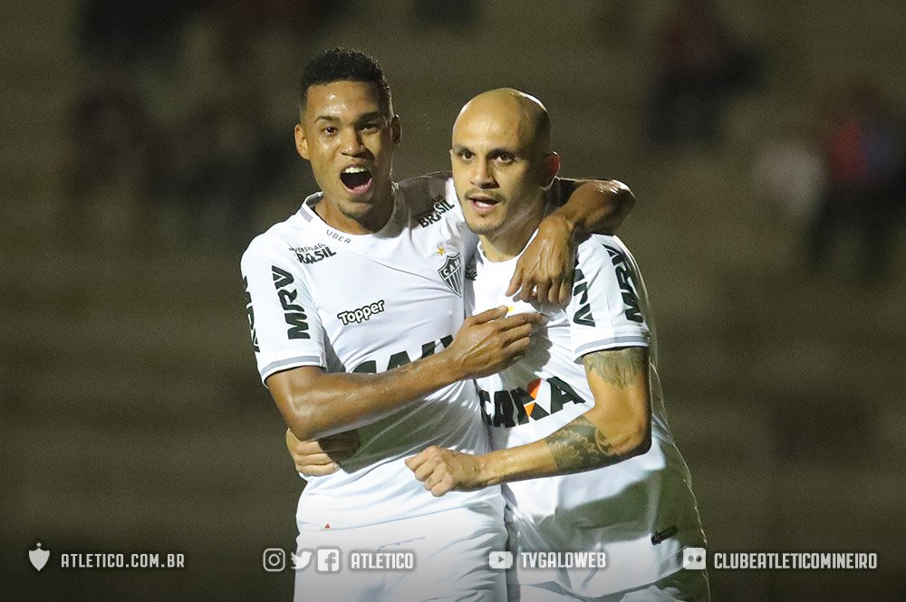 Atletico's tweet photo. Jogadores comemoram resultado positivo: https://t.co/wAjXjiQGt1

Vamos, #Galo! #PRCxCAM #AMassaJogaJunto #TimeDeTodos 🏴🏳 https://t.co/IyCQoxzXpV