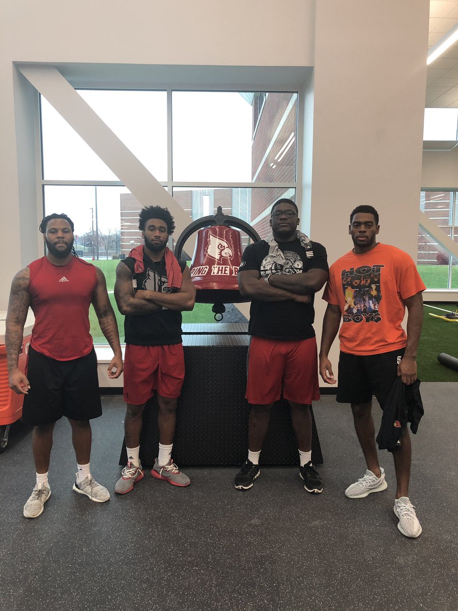 9:00am 225 Bench Press Champs!!! 👑 <a href="/_kamjones/">The Kam Jones ₅₇</a> <a href="/Averyy_Sports/">Cj Avery</a> <a href="/Kenny79_/">Kenny Thomas</a> @dawkins5_
