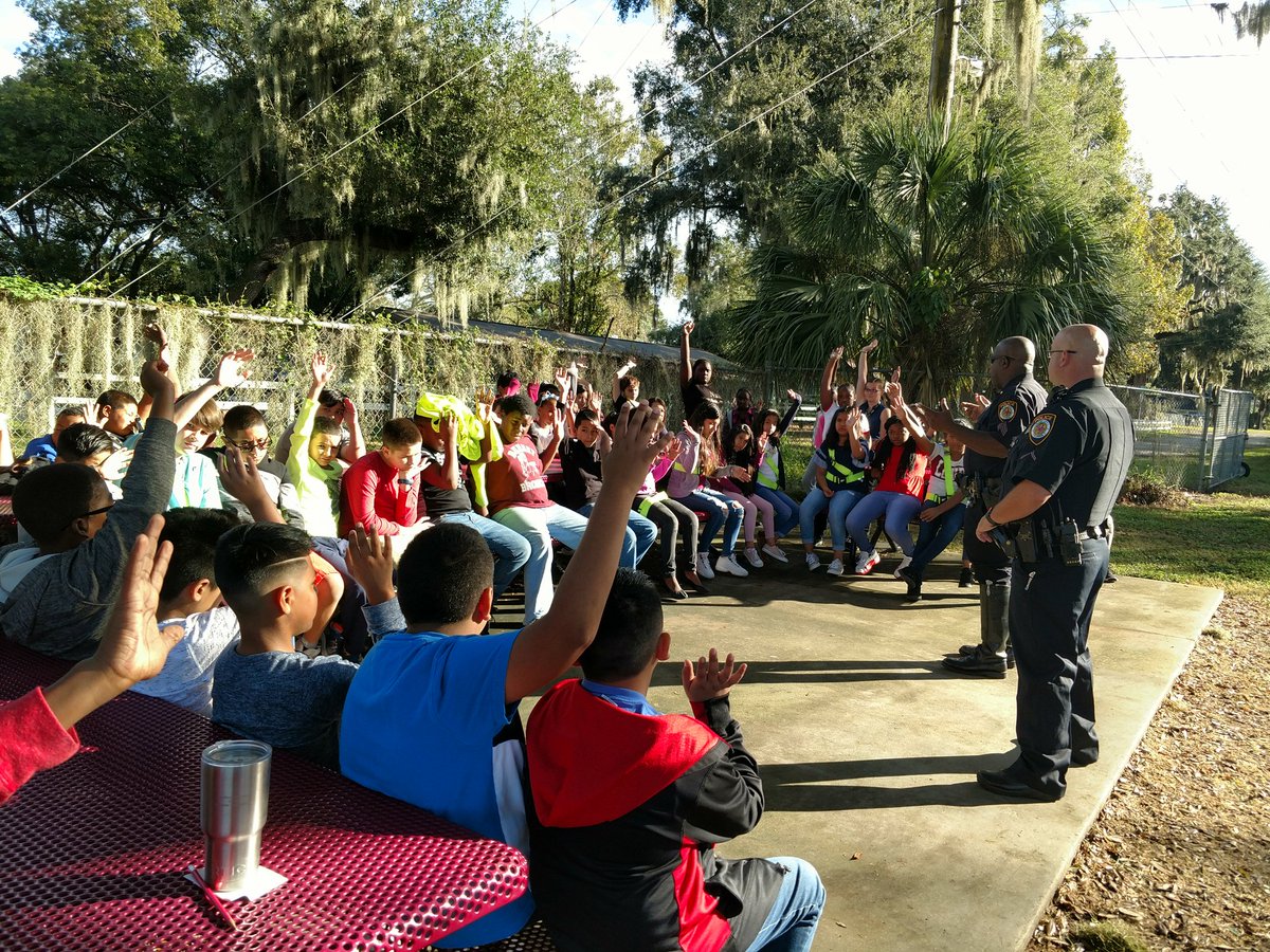 MirandHittmeier's tweet photo. We loved having our @PlantCityPolice here at @BurneyElem for the Great American Teach-In! https://t.co/pH4PtPpQZS