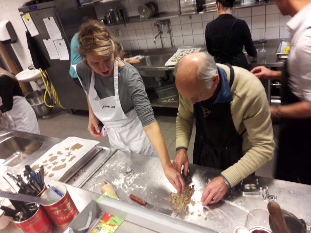 GebiedscooperWK's tweet photo. Maarten & Frans hebben een gevarieerd programma tijdens de Reframe bijeenkomst in skövde! #Zweden #bakworkshop #presentatie #meeting https://t.co/CP9wlMxUKB