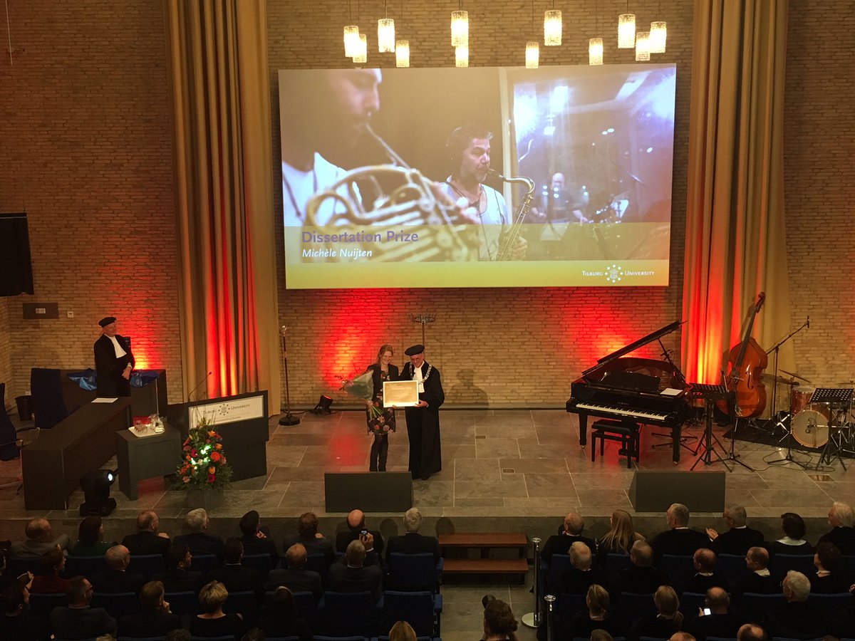 Congratulations to @MicheleNuijten on winning the PhD Thesis Award with her research on research! #researchonresearch #award #DiesNatalis #GoBeyondBorders #interdisciplinarity