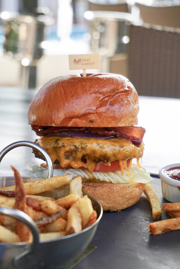 sincerelymiami's tweet image. I see you back there behind those glorious fried you beautiful burger you. Get over here! --- Oh, there's people here 🤦♀ this is awkward @meatmarketmiami #miami #foodie #burger #foodiechat
