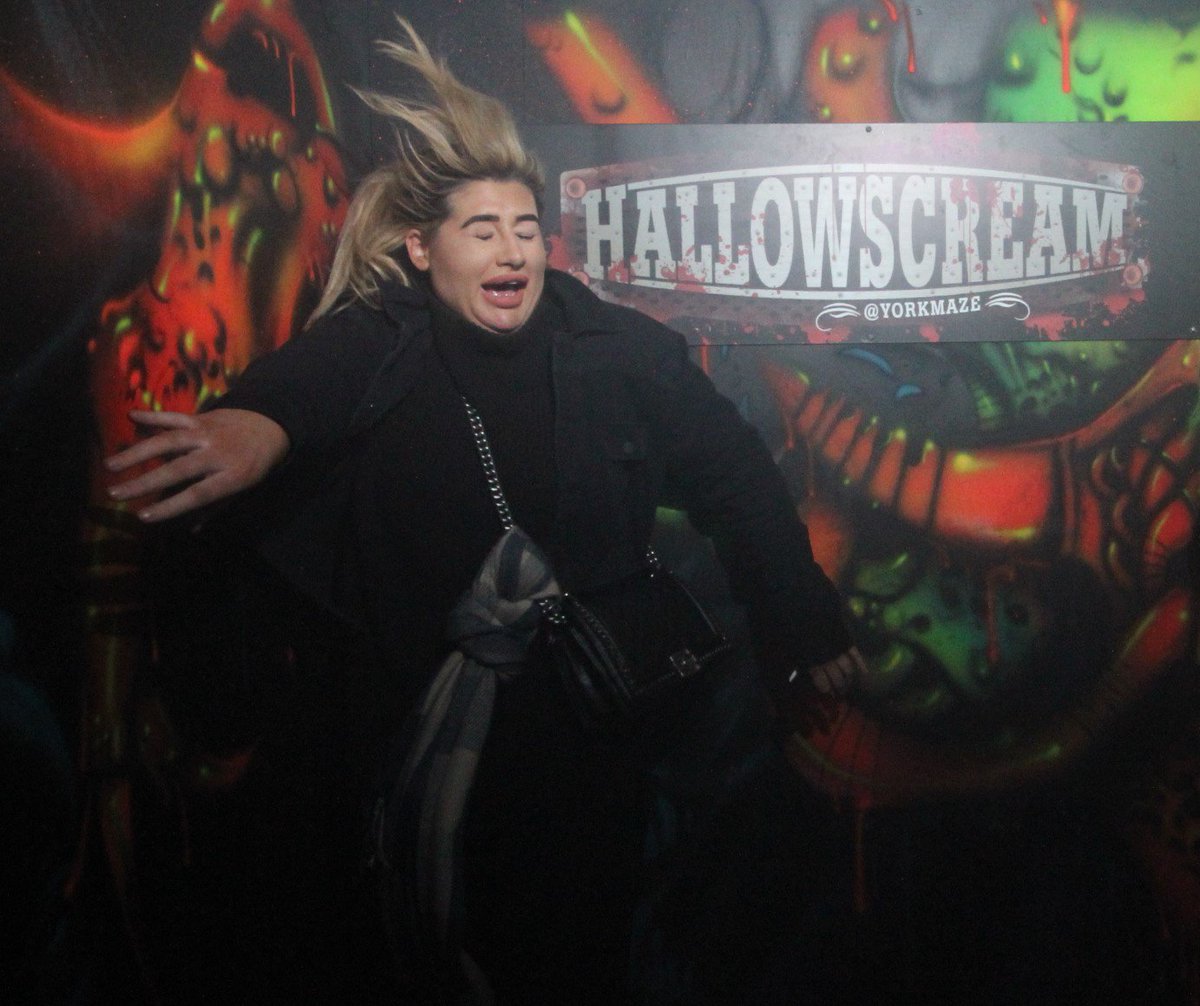 YMHallowscream's tweet photo. Check out our TOP 5 favourite Scream Cam photos for 2018 on our Facebook page @YMHallowscream!! Have you been caught as one of the best Hallowscreamers?? πΈπΈπΈ
#YMHallowscream #bringthescreams #bestscreamparkintheUK https://t.co/0Qh3aHdrny