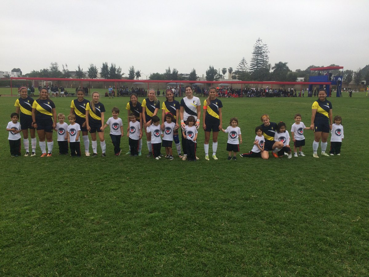 AELhighschool's tweet photo. Lincoln girls getting ready to start ⁦@AELCondors⁩ ⁦@lincolnael⁩ #lincolnael #aelcondors https://t.co/ZUh5vOjHqm