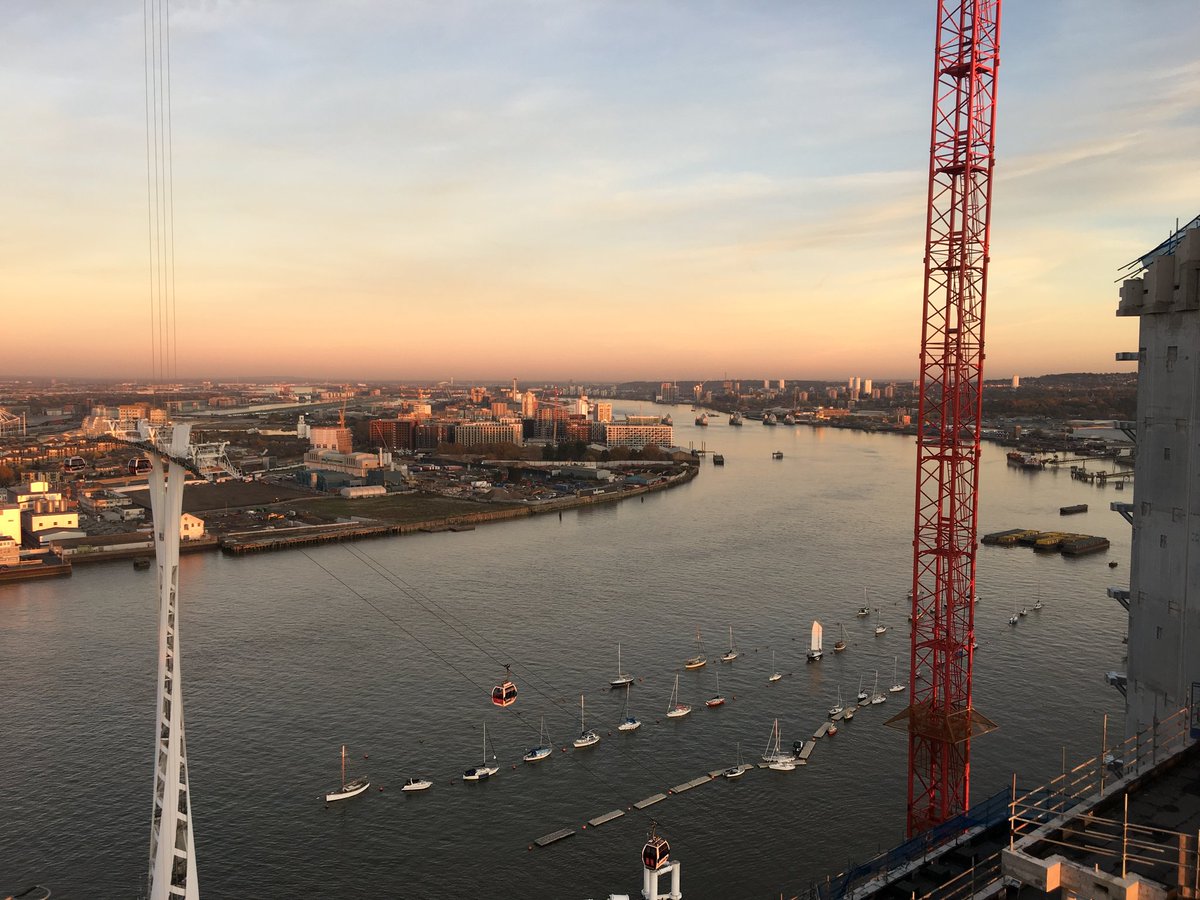 Elly_AF's tweet photo. Not the worst view for a Wednesday afternoon in #Greenwich #gradscheme #highrise #healthandsafety https://t.co/kvdHPwvjKb