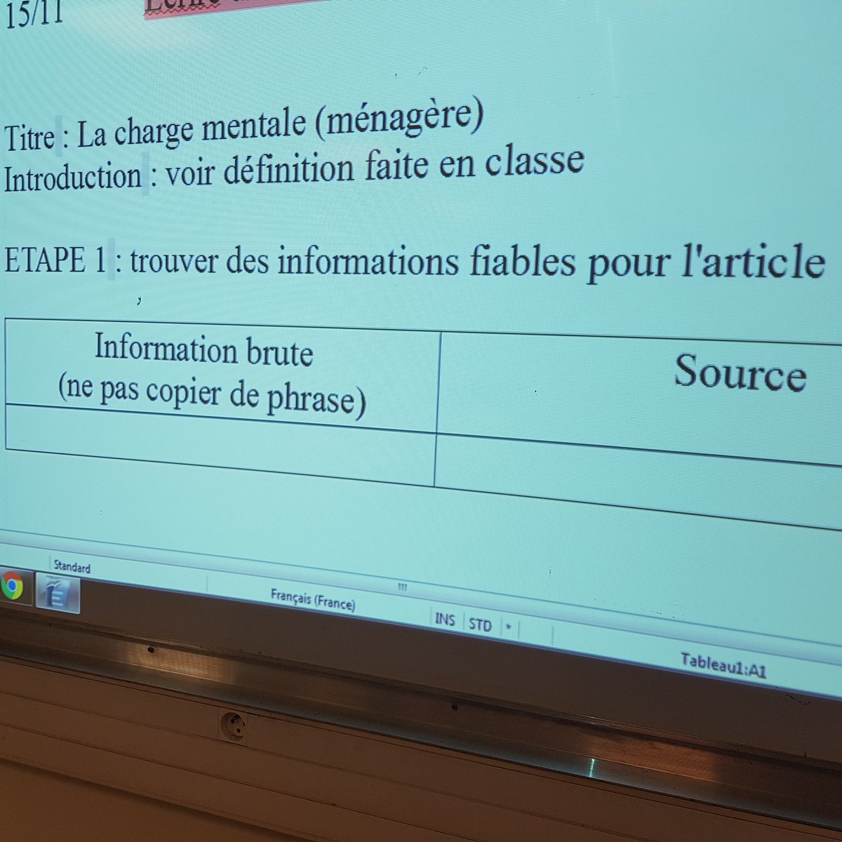LPartagees's tweet photo. Participer aux communs en rédigeant un article pour l'encyclopédie collaborative @vikidiafr : après avoir choisi un titre et rédigé une définition, les élèves collectent des informations brutes et sourcées afin de rédiger l'article #EMI #Classescontributives https://t.co/MSM6AWTisx