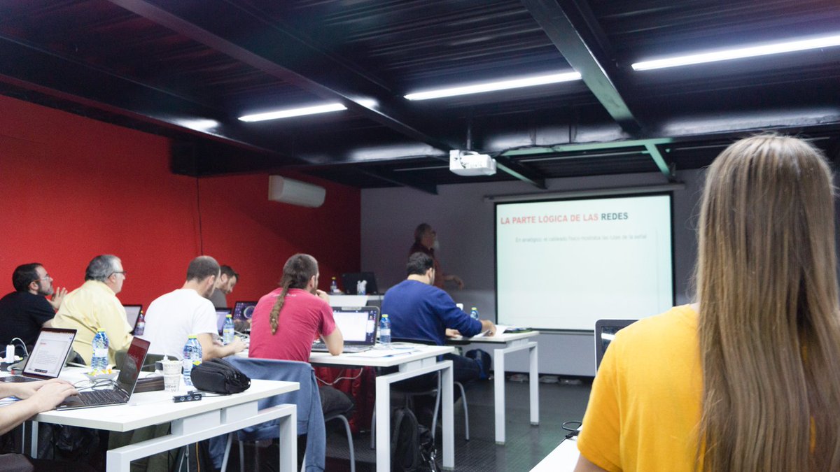 Equipson's tweet photo. Curso Oficial de Dante 1. Impartido por James Woods de Woods Engineering en colaboración con Equipson. #equipson #woodsengineering #Audinate #certificate #Dantecontroller #DanteVisual https://t.co/xZeDe7dL1u