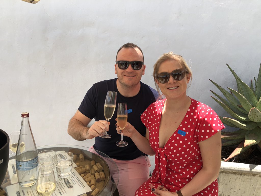 Knightlynews20's tweet photo. What a place! #Winetram #Frranschoek #BreakfastWine #HoldenManz https://t.co/CW7mU1vSQ1