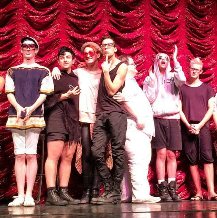 onlygoldenlasky's tweet photo. #TBT the queens rehearsing for #DragStarsAtSea (2014) ❤ https://t.co/8mTqPoBEtQ
