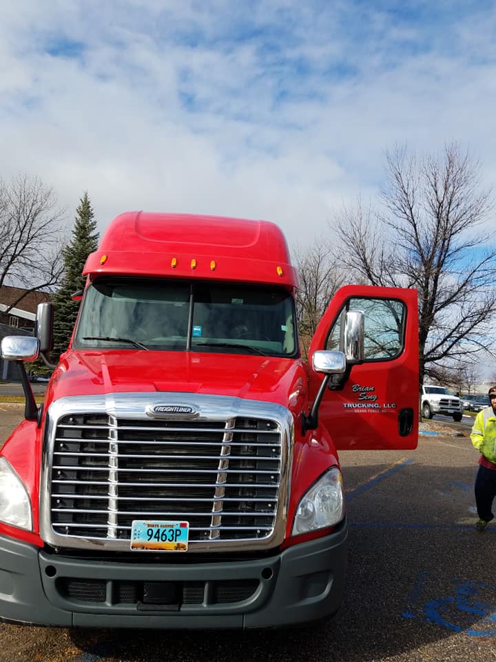 sstransportnd's tweet photo. #ThankATruckerThursday: Truck drivers keep America moving! Trucks transport just about all cargo to and from air and rail terminals and maritime ports. According to the ATA,  fuel supplies would start to run out in 1-2 days. https://t.co/dVbTUDR26Y