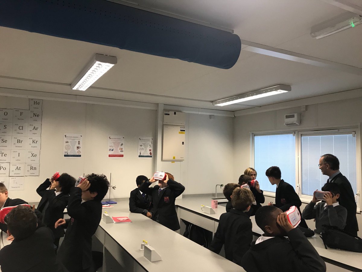 FulhamBoys_OH's tweet image. Y7 boys loving their Science lesson using Virtual and Augmented Reality! #latesttechnology #thefutureoflearning @FulhamBoys @yourcloudworks