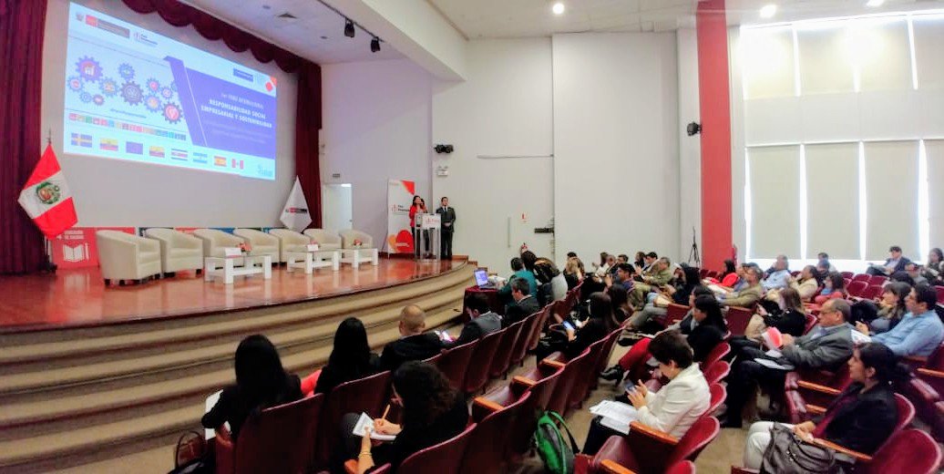 zorrillavane's tweet photo. ¡Empezamos con el Foro Internacional de RSE y Sostenibilidad!
La Embajadora Anna Ferry, Embajadora de Suecia. País que lidera el Ranking de Países Sostenibles. #HayqueSumaRSE #PerúResponsable #MTPE #ElPerúPrimero #EmpleoSostenible #SoyResponsableSoySostenible #ForoRSEPerú https://t.co/GNn30KmRkB