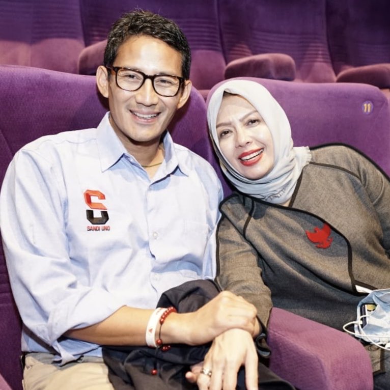Jarang-jarang nih bisa beduaan nonton bioskop. Malam ini sama istri nonton Hanum & Rangga. Ada yang sudah nonton film ini? #supportfilmindonesia