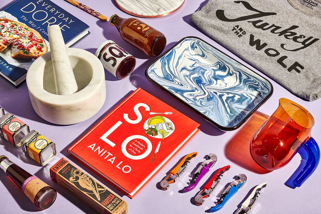 Eater's tweet image. 🎁 Time to start shopping: The 2018 Eater holiday gift guide is here 🎁 bit.ly/2zUFlWa