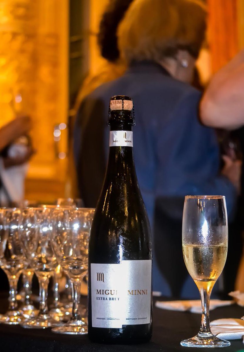 BodegaMinni's tweet photo. Muchas gracias a todos los que nos acompañaron en el Teatro Colón el pasado martes. Y hoy los esperamos en la Feria de Vinos y Bodegas en Tiara Petit Restaurant a las 20hs. Salud! https://t.co/lFuwxfphi0