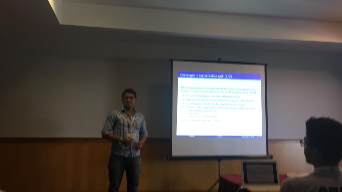 RedIntCompA's tweet photo. Jonas Grande, presentando el trabajo: Unsupervised brain tissue segmentation in MRI images dentro de  la #ROPEC2018, trabajo con @pgomezgil  .... ambos miembros de la @RedIntCompA https://t.co/JszF9V4cNa