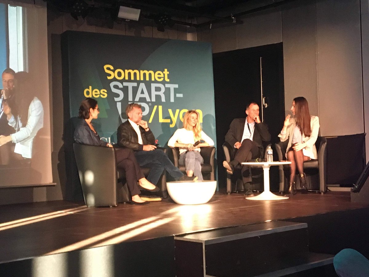 Krlton's tweet photo. Marie Esquelisse de @H7lyon, @oliviermathiot de #belaircamp, @PaulineSiche et @ThierryPicq de @emlyon evoquent les lieux totem pour l'innovation. Des espaces de synergie et d'émulsion pour les #entrepreneurs et les #startup. #SommetStartUp @Challenges @Sciences_Avenir #MSEMI https://t.co/U331s81Ej4
