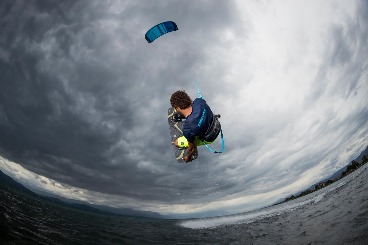 crazyflykites's tweet photo. Photo Thursday #photothursday #3yearswarranty #youridewecare https://t.co/rK47BaSREW