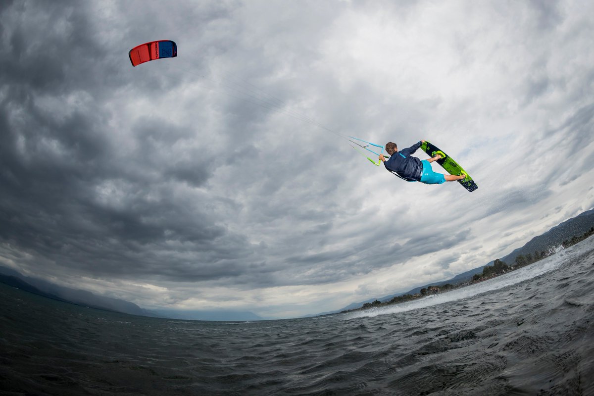 crazyflykites's tweet photo. Photo Thursday #photothursday #3yearswarranty #youridewecare https://t.co/rK47BaSREW