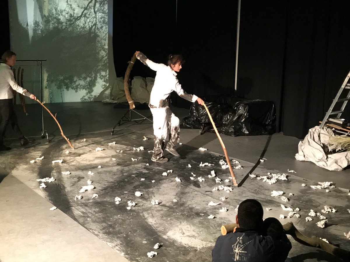 2Turven's tweet image. Begin deze maand gingen we bruisend van start met BERG voor #JongBeginnen in Almere. Vanaf dit schooljaar zullen er op 30 peuterspeelzaalplekken in de stad ontmoetingen plaatsvinden tussen kinderen, pedagogisch medewerkers, ouders en kunstenaars die nieuw werk ontwikkelen.