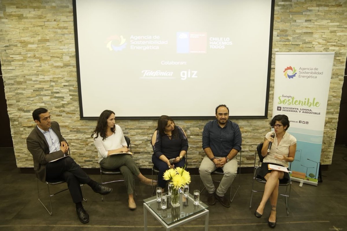 Agencia__SE's tweet photo. Segundo panel de discusión, moderado por Paz Araya (CE @uchile), con representantes de @RedPE_Chile, @INACAPINOS, @usach y @usantamaria, en el seminario “Sostenibilidad Energética en la Educación Superior, trabajo interdisciplinario para los desafíos energéticos del país” https://t.co/iEIvoWg6WT