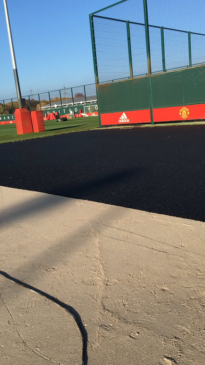 kenty80's tweet image. Shockpad complete, on with the grass installation tomorrow @LibertySports7 #dynamicbase #genan #sports #shockpad #desso