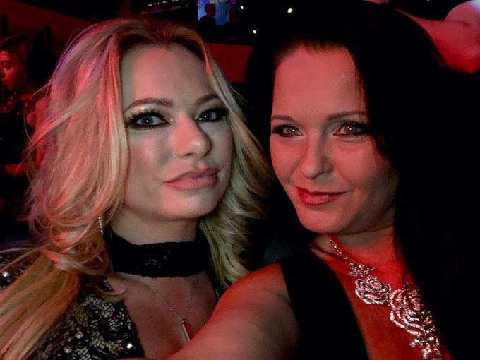 3 pic. Me n @Romi_Rain @brianabanksxxx1 @thejessicadrake and more 😘💖✨ https://t.co/h8RdMw7bqF