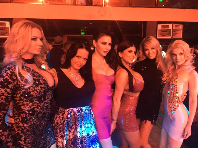4 pic. Me n @Romi_Rain @brianabanksxxx1 @thejessicadrake and more 😘💖✨ https://t.co/h8RdMw7bqF