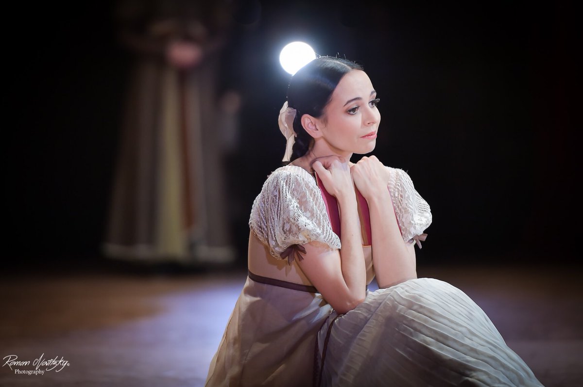 dianavishneva's tweet photo. #tbt few weeks ago in Tokyo. ‘Onegin’ with @StuttgartBallet
@NBS_english
#dianavishneva #jasonreilly
ph. Roman Novitzky https://t.co/xCeIIcR9rC