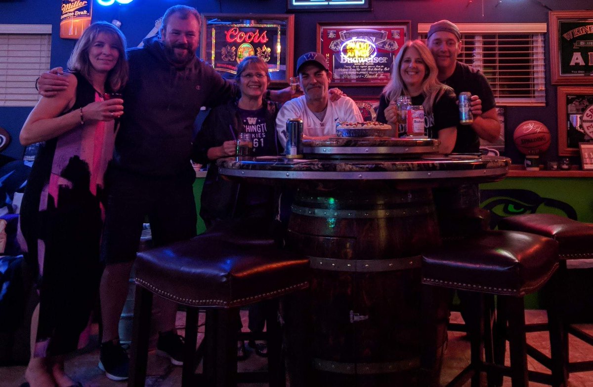 reesescustom's tweet photo. 2018 Winner Winner Chicken Dinner 🍽️🐔🏅🍻🍷😁👍#wwcd #lifeisgood #raiderfan #seahawkfan https://t.co/neu4vv85Nb