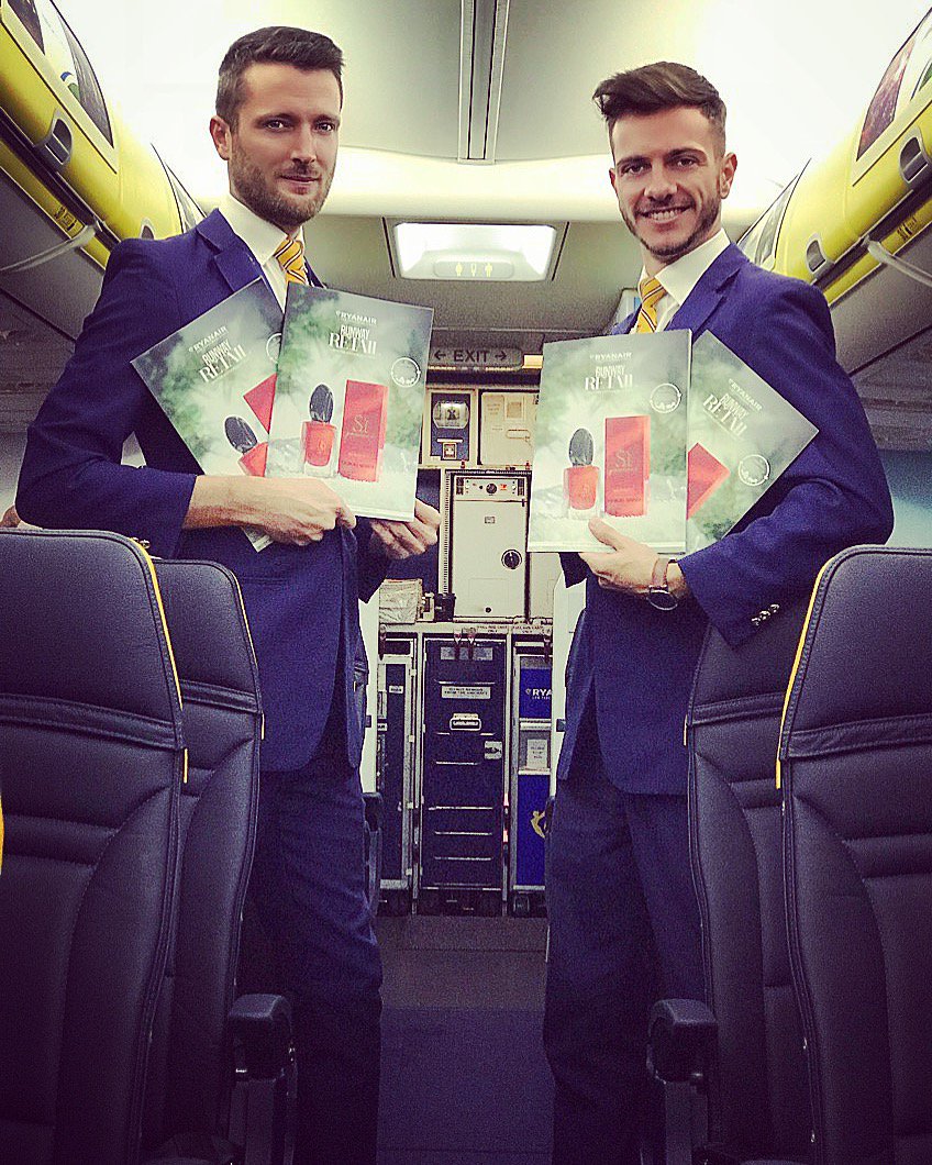 Ryanair's tweet photo. If you're travelling this weekend don't forget to share your selfies with your onboard purchase using #Ryanairinflight 

You could win a £/€100 flight voucher 😱 

Winner announced Monday 😃 https://t.co/oUh4GtEbip