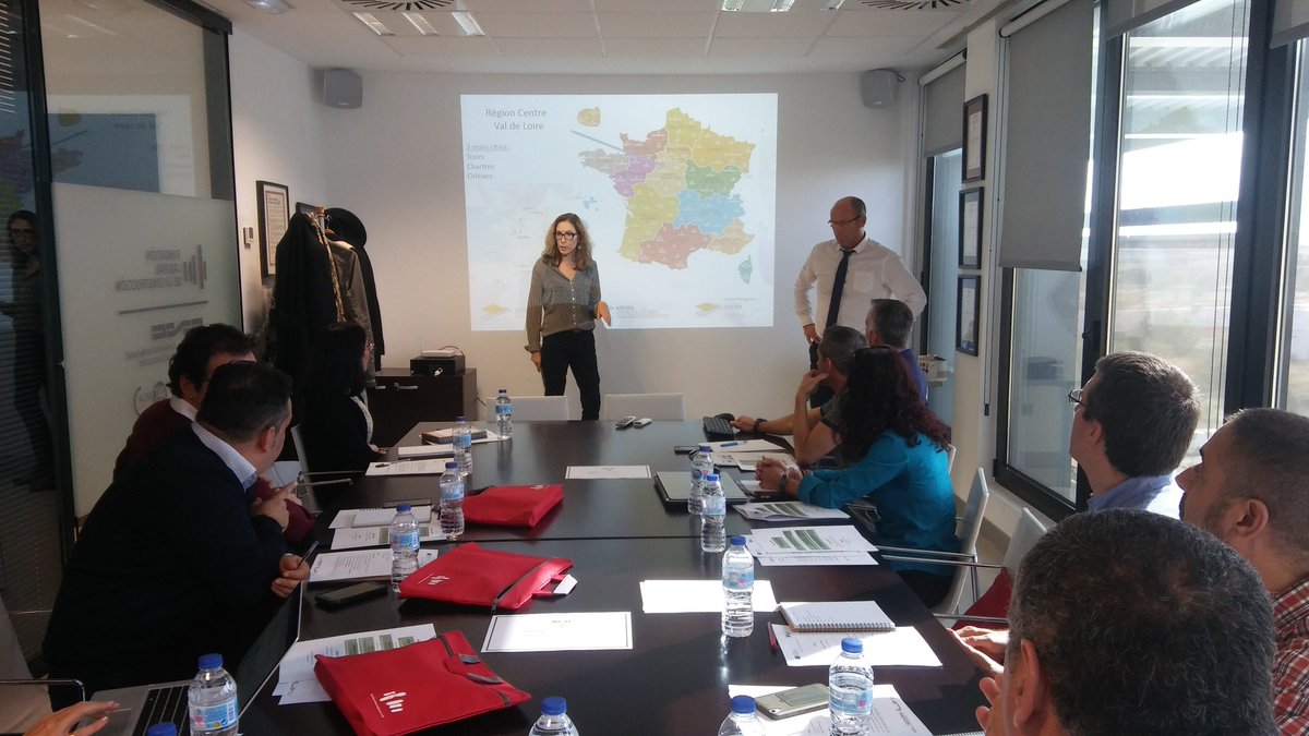 VRoadEU's tweet image. 👨‍💻We&apos;re starting the kick-off meeting of #VRoadEU at the headquarters of @Fund_Laboral with the other partners: @Ga__consultores, @Formedil Piemonte, #Cenfic and @3CABTP.
An interesting workshop on #VirtualReality applied to #roadwork #training in #European #construction sector.