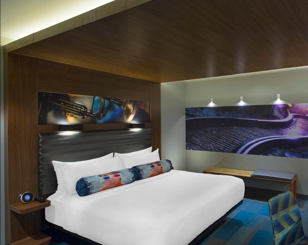 AloftNOLA's tweet photo. Relax in the comfort of a hip and funky New Orleans guest room! https://t.co/nqNk5VsKs1
