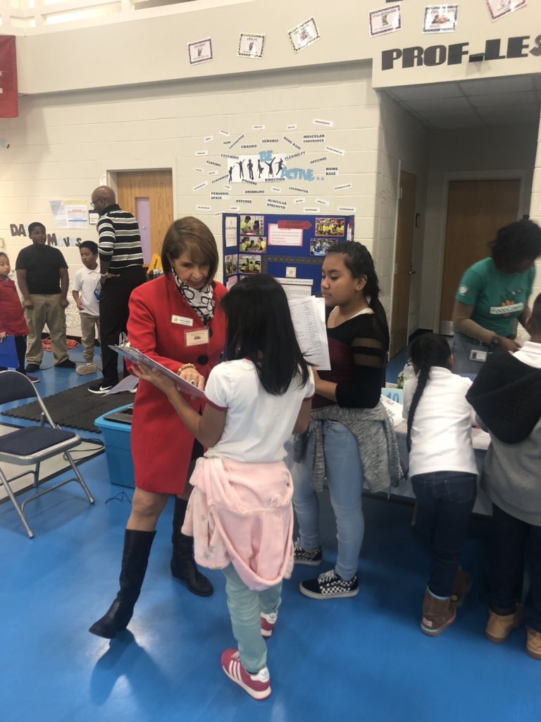 RL_Caldwell's tweet photo. Thank you @K5Perez1 for inviting your sister to our annual career day! #makingconnections #partnerahip #careerday #learning She is absolutely amazing! @DrLenice @DrEmilyAMassey @docdrewlovett @ATL_Counselors https://t.co/ORxzIFtiE3