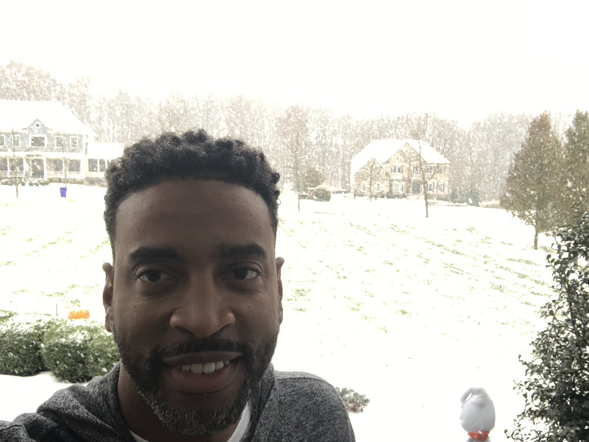 sweetlou_22's tweet photo. Bienvenido nieve! Welcome snow! https://t.co/jpFSK8zzaF
