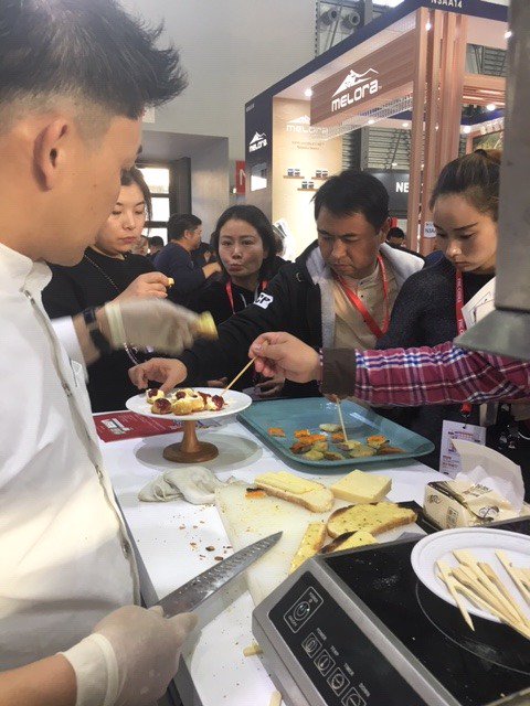 AHDB_Dairy's tweet photo. Great few days promoting delicious dairy products to prospective Chinese buyers at FHC China #FHC2018 #Export #China https://t.co/b5K1ZbnAwh