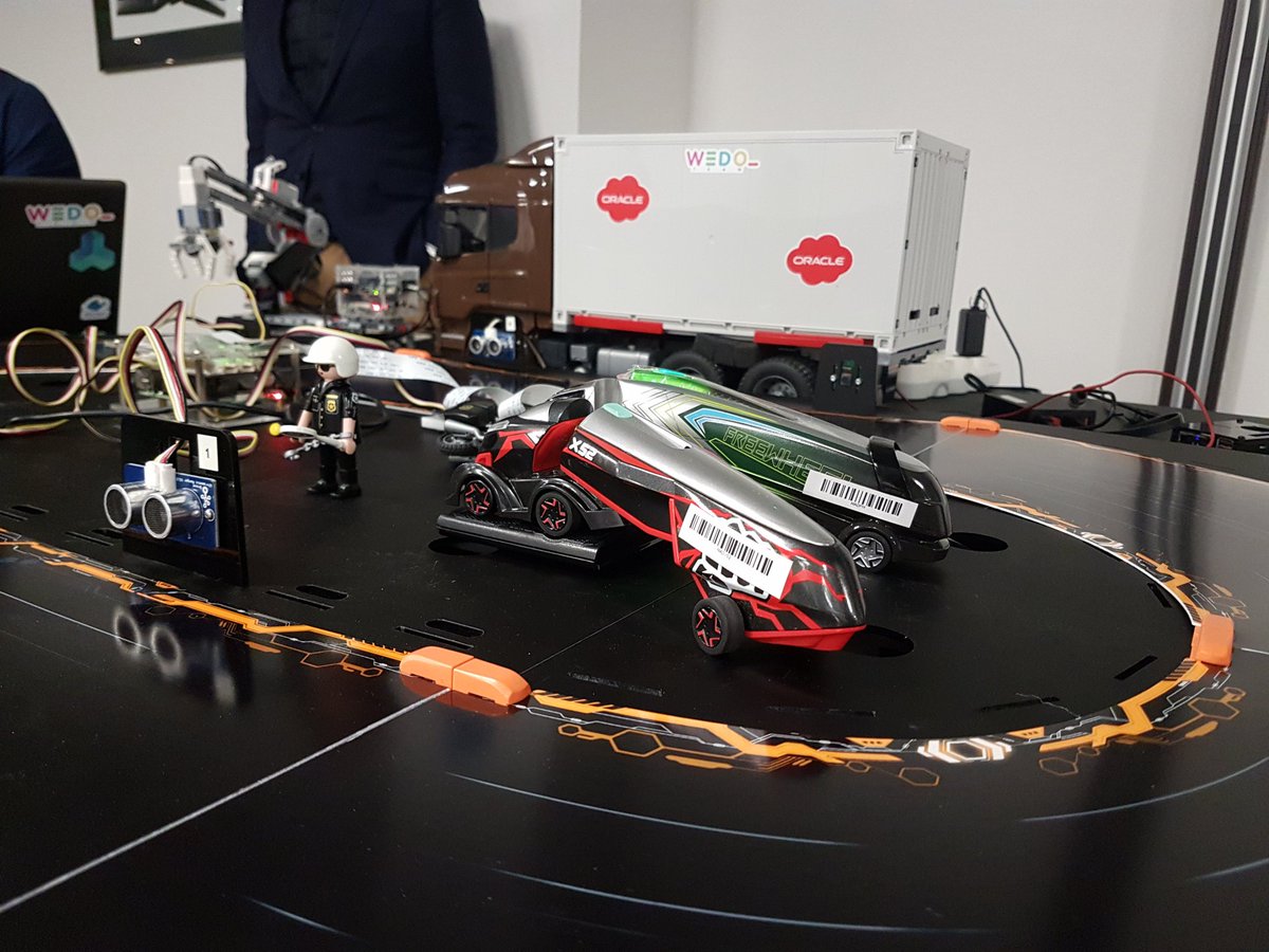 MarMontalvo9's tweet photo. Calentando motores para el evento #Industria40 @wedosmarth #ategi @oracle_es https://t.co/vR1DRlRjqt