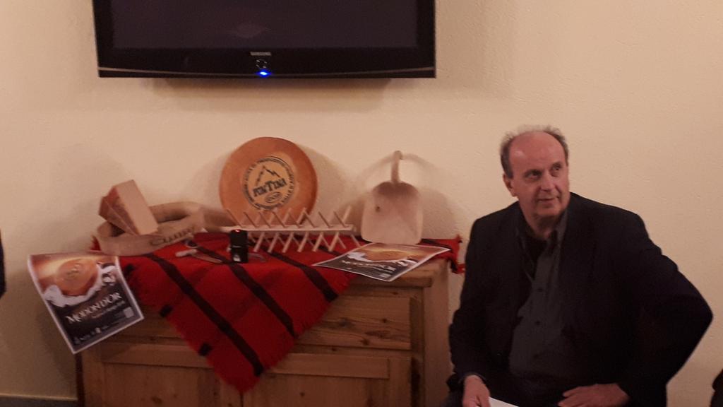 Ass. Gerandin "Vogliamo che questo Concorso dia lustro ai nostri produttori e al prodotto creando ricadute positive per le vendite a supporto del settore che nonostante le difficoltà è ancora oggi trainante per la nostra Regione" #Concorsofontina #eccellenzevda