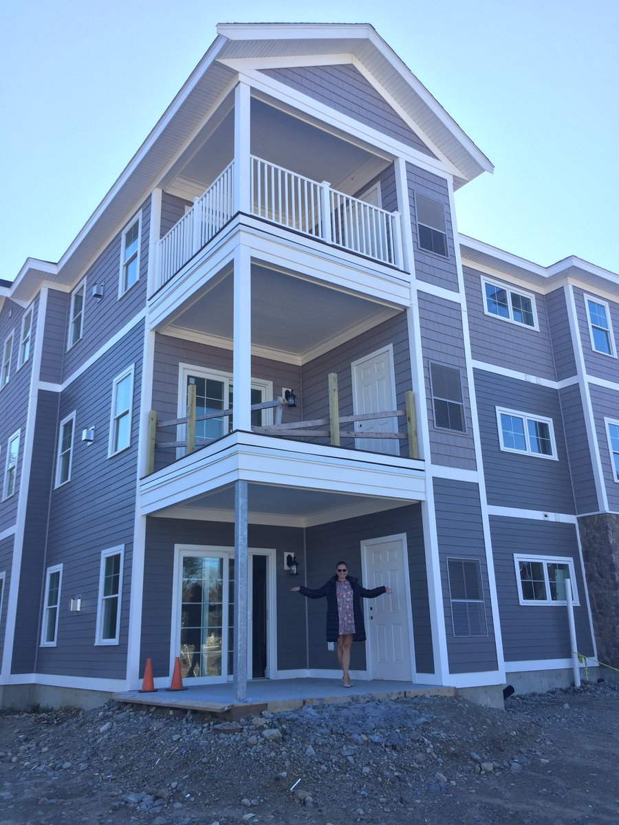 SconsetLanding's tweet photo. We have two corner units left here at @SconsetLanding complete with fireplace, 2 bathrooms, deck and spectacular views! Call today to schedule a tour: 781-242-2020 🏡 #hanover #southshore #hanoverma #openhouse #realestate https://t.co/JcDrqGreYZ