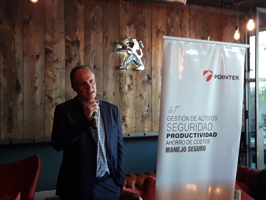 vqvnews's tweet image. "Nos fue muy bien este año, pero el gran logro de @PointerAr es haber alcanzado nichos por fuera del sector de #logística como 
#Construccion #Agroindustria #Pasajeros #Combustible", dijo Pablo Porto en el #brindis de #FinDeAño