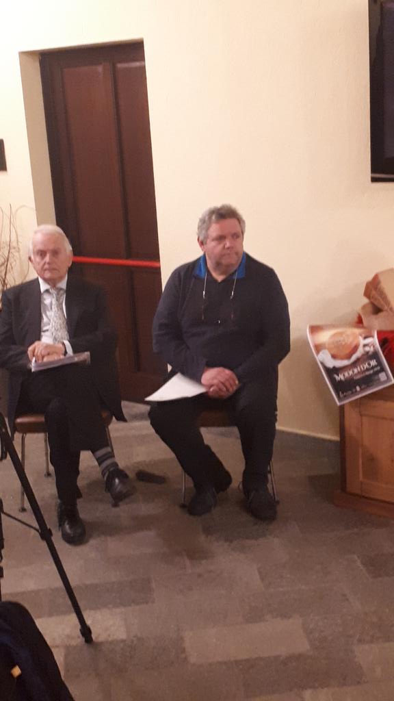 AgriVda's tweet photo. Cooperativa Fontina ospita con piacere questa conferenza stampa qui perché il momento della stagionatura è fondamentale per ottenere un buon prodotto. Vogliamo investire sulla promozione perché questo prodotto racconta dell'intera VdA #eccellenzevda #Concorsofontina https://t.co/mW7TUBC86h