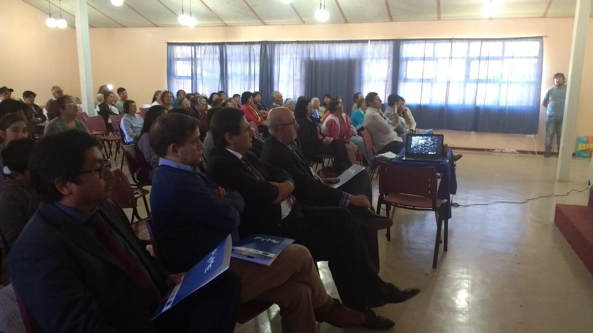 corfocoquimbo's tweet photo. #Canela cierre prototipos de innovación social para la resolución de desafíos sociales junto al destacado expositor del área @marioorellanag #Corfo @grodriguezjaure @gorecoquimbo #techochile @Innovacioncl https://t.co/KNh00GA5wP