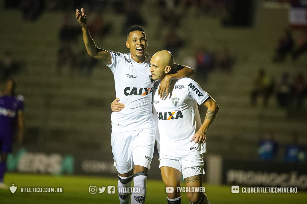 Atletico's tweet photo. 📸 Confira o álbum com as principais fotos da vitória do Galo sobre o Paraná: https://t.co/k2G0cgCf07 

Vamos, #Galo! #PRCxCAM #AMassaJogaJunto #TimeDeTodos 🏴🏳 https://t.co/xEdCJTbahE