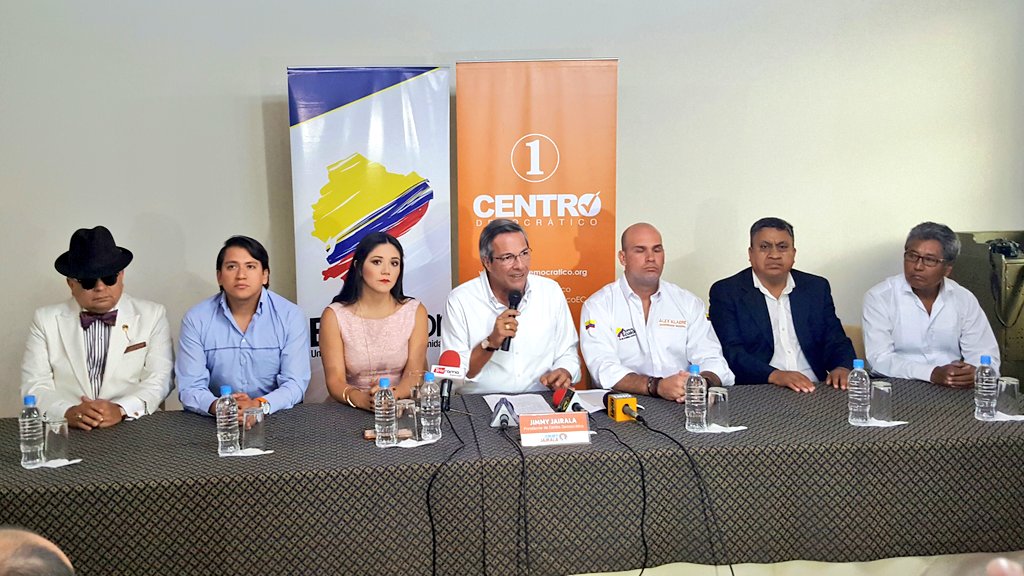 JorgeVelezVelez's tweet photo. El líder de @cendemocratico, @jimmyjairala lee el manifiesto dirigido a quienes han creado la campaña sucia, rechazando tajantemente todo lo dicho en la misma. https://t.co/jX2qx0iZ7M