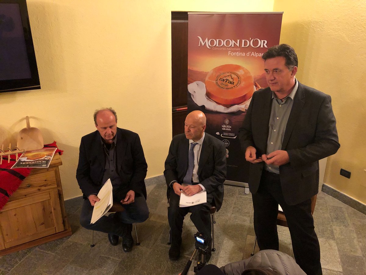 camcomao's tweet photo. Conferenza stampa per la presentazione dell’edizione 2018 del Modon d’Or al magazzino per la stagionatura delle Fontine di Valpelline https://t.co/X8gSitxQyQ