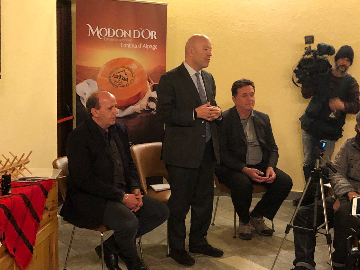 camcomao's tweet photo. Conferenza stampa per la presentazione dell’edizione 2018 del Modon d’Or al magazzino per la stagionatura delle Fontine di Valpelline https://t.co/X8gSitxQyQ
