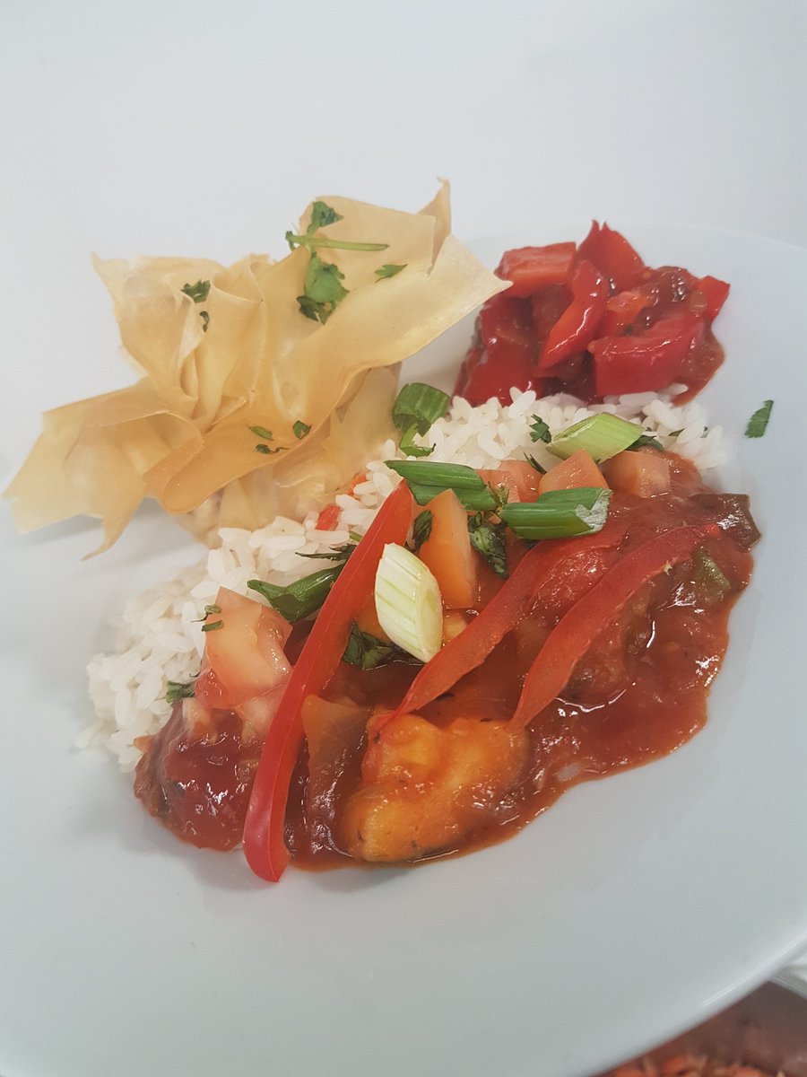 chefShamaRahman's tweet image. Feta Caramelized red onion &amp;amp; lentil filo parcels @Westholme school today @Thomas_Franks_ @sammielambert @michael27427072 @Gavinychef 
#whatwedo #cookedfromscratch