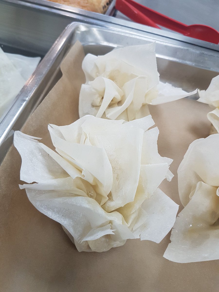 chefShamaRahman's tweet image. Feta Caramelized red onion &amp;amp; lentil filo parcels @Westholme school today @Thomas_Franks_ @sammielambert @michael27427072 @Gavinychef 
#whatwedo #cookedfromscratch